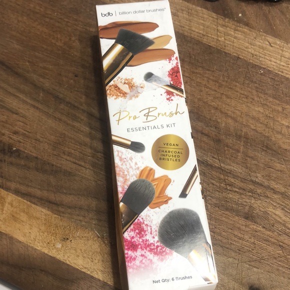 Billion Dollar Brushes PRO BRUSH ESSENTIALS KIT - MARKET VALUE $112 bran… - Picture 3 of 5